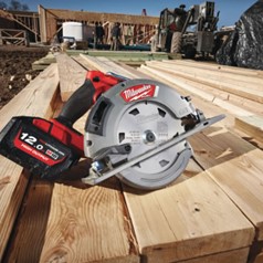 Image of the circular saw on a building site